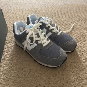 New balance sneakers, youth size 4 1/2 wide
